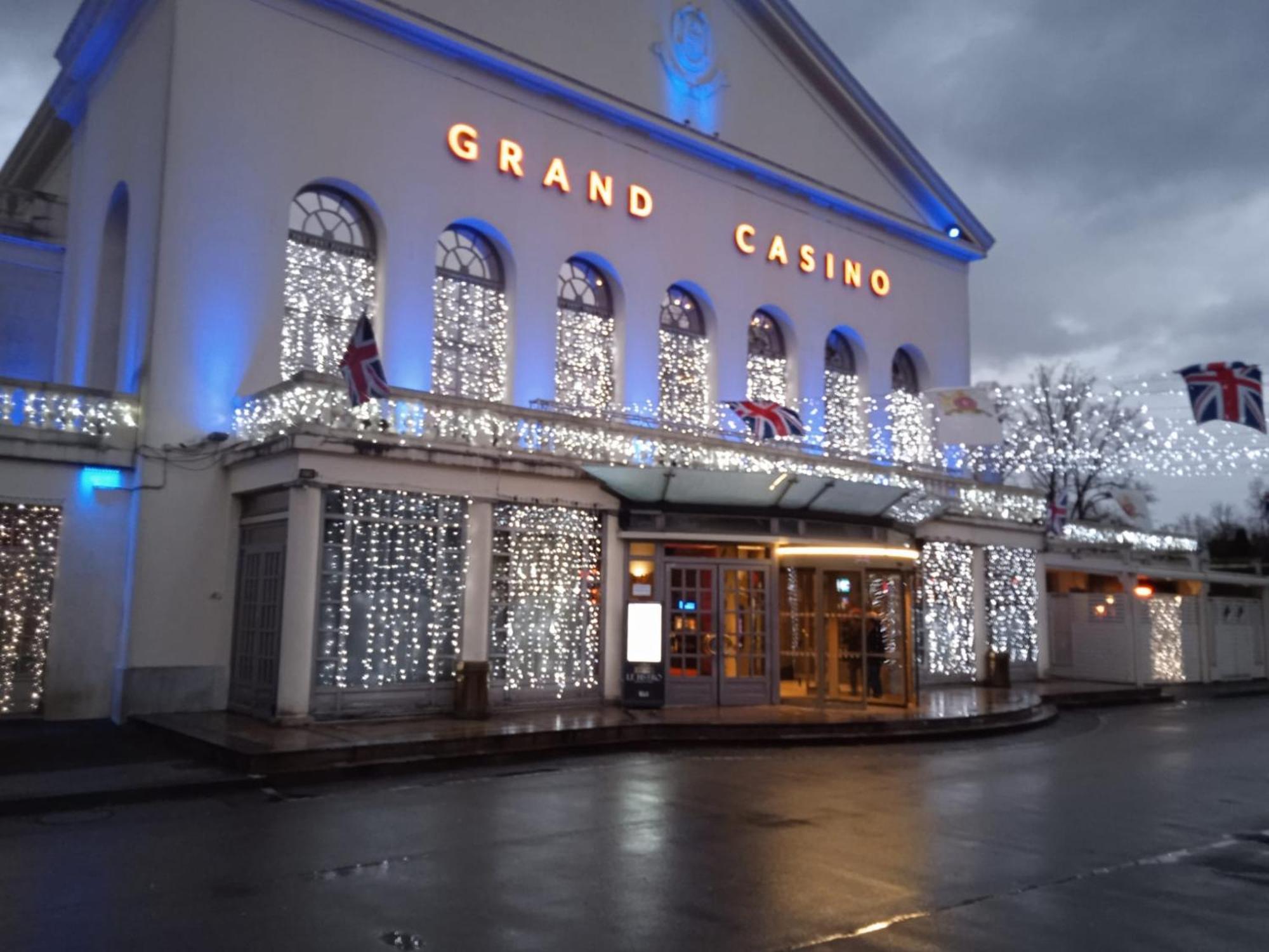 Au Charme Du Lac Espace Bien Etre Et Piscine Chauffe Proche Parc Et Restaurant Du Casino ฟอร์ฌ-เล-โซ ภายนอก รูปภาพ